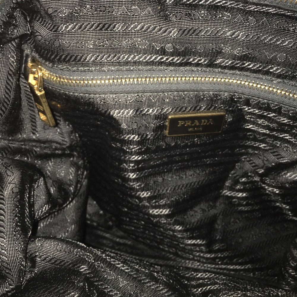 Prada Tote Bag with Crossbody Strap - Picture 5 of 9